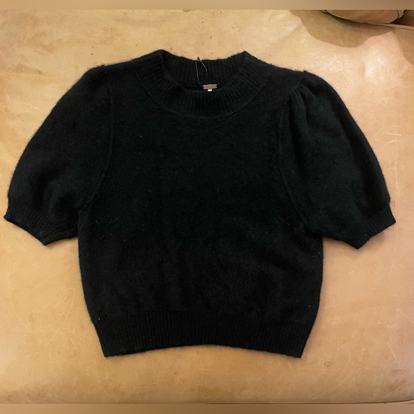 Free People Tops - Free People Cashmere Puff Sleeve Cropped Sweater. Short Sleeve. Medium. Black.🖤